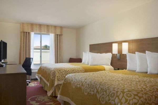 DAYS INN & SUITES BY WYNDHAM B (Belmont)